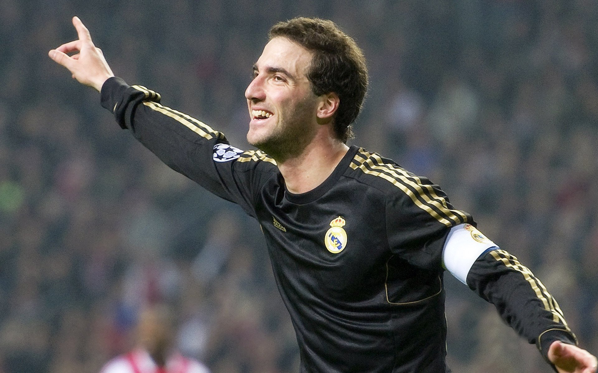 球迷专属：线上投票评选本月最佳表现，球赛投票